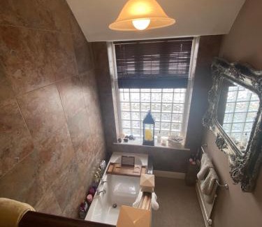Bexhill-on-Sea House | Bright large double with parking and lovely bath