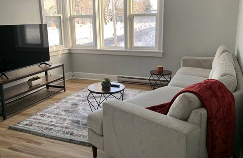 Cornwall Apartment | Bright Large New 1 Bed, Centrally Located