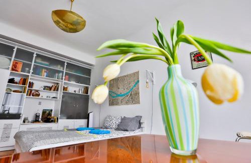 Orszagut Apartment | Bright Lights, Big City Studio