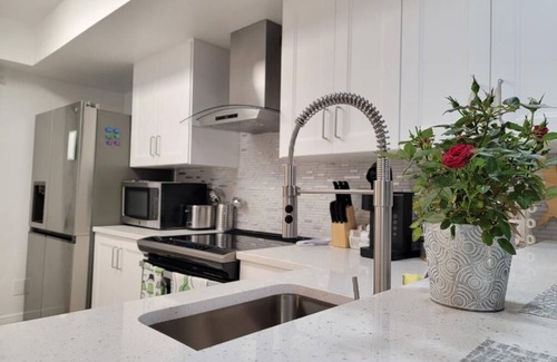 Largo House | Bright-Lovely 2 Bed 1 Bath,15 Minutes From Beach