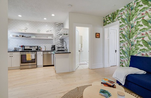 Elliot Park Condo | Bright Minneapolis Apartment - 1 Mi to Downtown!