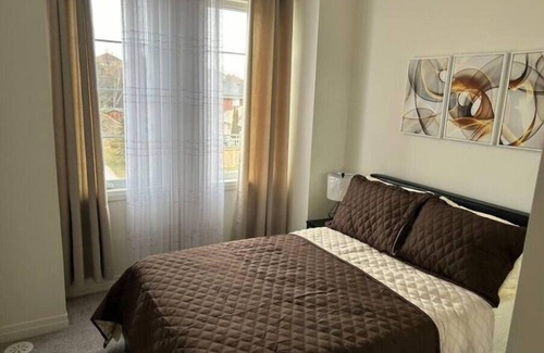 Bowmanville House | Bright & modern 3 bedroom