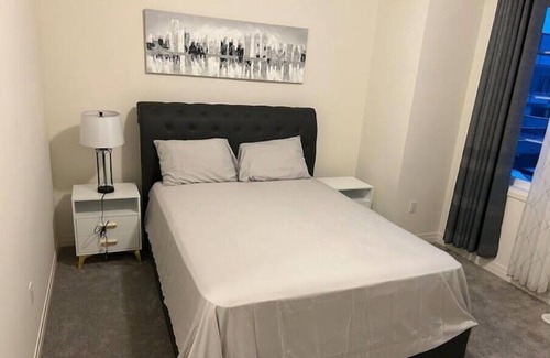 Bowmanville House | Bright & modern 3 bedroom