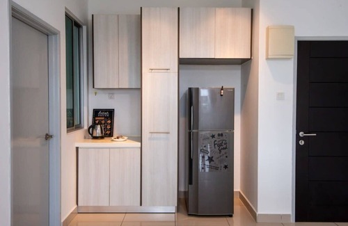 Central District Apartment | Bright & Modern 3BR Suite, FREE Parking