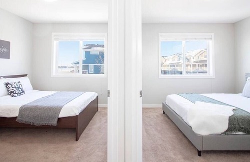 Fort Gary House | Bright & Modern 4bed 2bath Townhouse with Parking