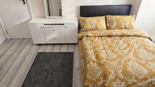 Hoe Street Hotel | Bright & Modern Double Rooms in Central East London