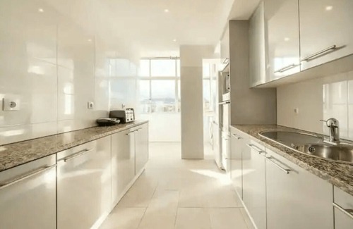 Rio de Mouro Apartment | Bright Modern Flat near Lisbon Centre & Sintra