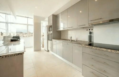 Rio de Mouro Apartment | Bright Modern Flat near Lisbon Centre & Sintra