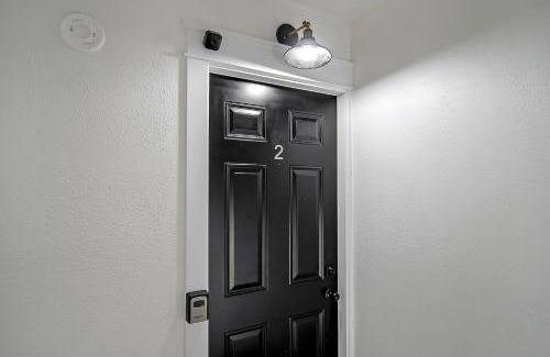 Peterborough Apartment | Bright Modern Flat Mins To Hospital