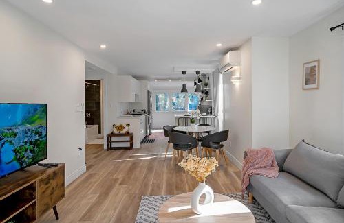 Peterborough Apartment | Bright Modern Flat Mins To Hospital