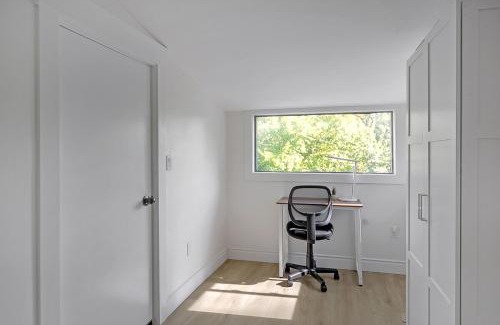 Peterborough Apartment | Bright Modern Flat Mins To Hospital
