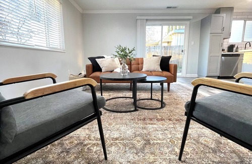 Represa House | Bright Modern home with lap pool!