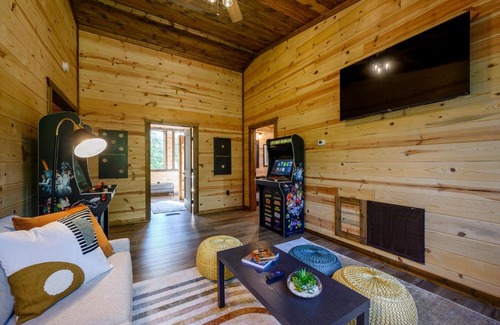 Pickens House | Bright Modern Luxury - Broken Bow Dream Retreat