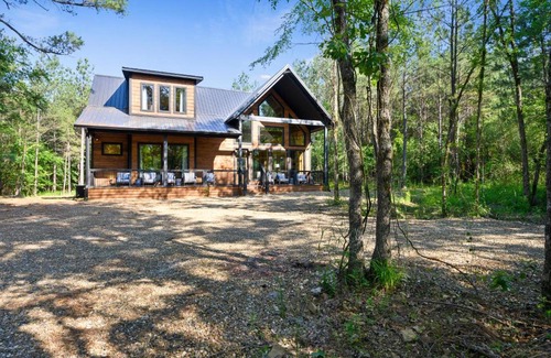 Pickens House | Bright Modern Luxury - Broken Bow Dream Retreat