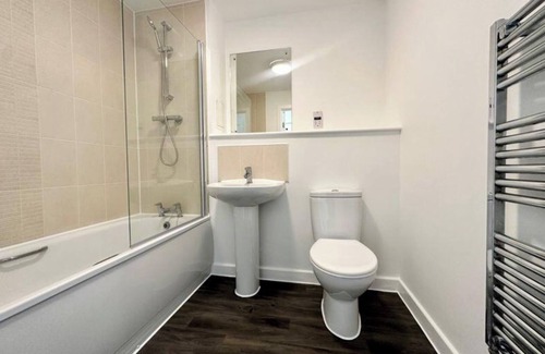 Greenwich House | Bright Modern Luxury Three bedroom House in the Heart of Chatham