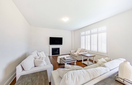 Springwater House | Bright, modern, spacious home with fireplace, near gorgeous lakes & skiing