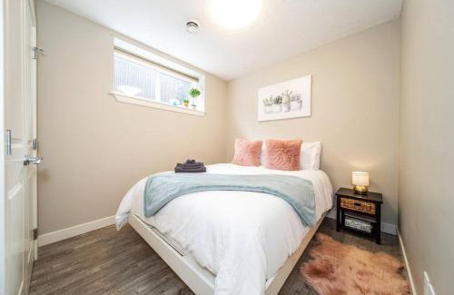 Jasper Place Apartment | Bright Modern Suite - Netflix - WiFi - Long Stays