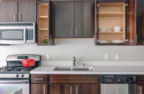 Mountain View Apartment | Bright Mountain View 1BR w/Pool, Gym, nr. SU & Google, by Blueground