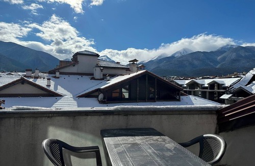 Shiligarnika Apartment | Bright Mountain View Penthouse - 300mbps Wi-fi!