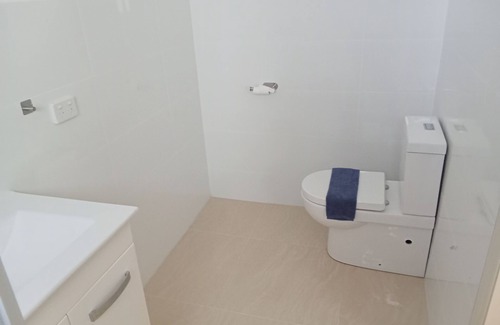 Earlville Apartment | BRIGHT NEW 2 BEDROOM APARTMENT FOR SMALL GROUP- CAIRNS