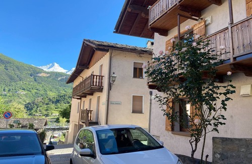 Saint-Pierre Apartment | Bright Newly Renovated Apartment Cir Vda Saint-Pierre 0014