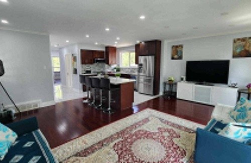 Woburn House | Bright Newly Renovated Oasis, Centrally located, 5 mins from the beach