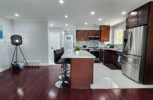 Woburn House | Bright Newly Renovated Oasis, Centrally located, 5 mins from the beach