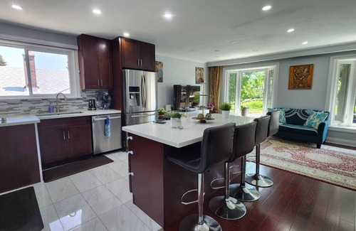Woburn House | Bright Newly Renovated Oasis, Centrally located, 5 mins from the beach