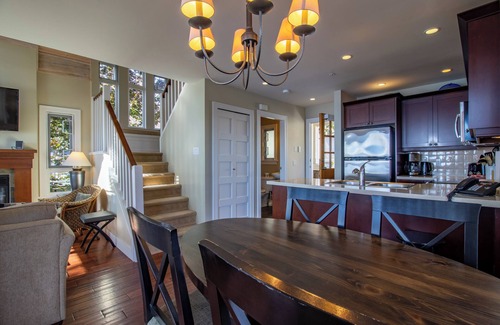 Pender Island Cottage | Bright Ocean View Cottage on Pender Island!