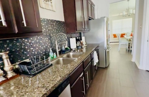 Sydney Harbour House | Bright & Peaceful 6BR Waterfront Family Retreat in Cypress