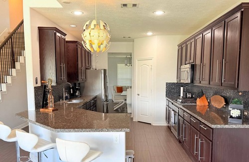 Sydney Harbour House | Bright & Peaceful 6BR Waterfront Family Retreat in Cypress