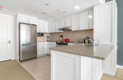 Penn Quarter Apartment | Bright Penn Quarter 1BR w/W/D, Gym, Doorman, nr. Metro, by Blueground