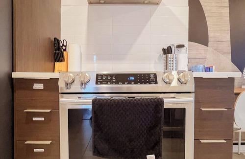Cote-Des-Neiges—Notre-Dame-De-Grace Condo | Bright Perfect View 2BR*brand-new*gym*parking