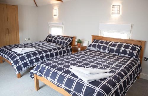 Fairfield Apartment | Bright Private Terrace - Free Private Parking - TV - WiFi - Netflix