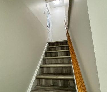 Brampton House | Bright Queen Room close to Sheridan College and Airport