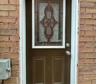 Brampton House | Bright Queen Room close to Sheridan College and Airport