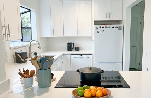 Baywood Park House | Bright, quiet home for long term rentals near nature trails and the beach
