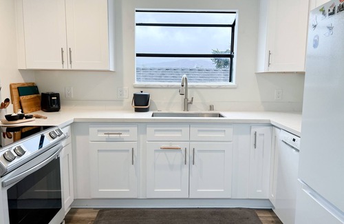 Baywood Park House | Bright, quiet home for long term rentals near nature trails and the beach