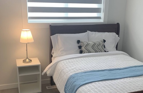 Kamloops House | Bright & Quite 3 Bedroom 2 Bath top Floor House