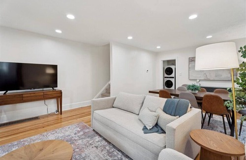 Ardmore House | Bright, renovated, spacious and on the Main Line!