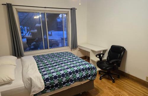 Cote-Saint-Paul House | Bright room near Metro Monk station with Self Check-in