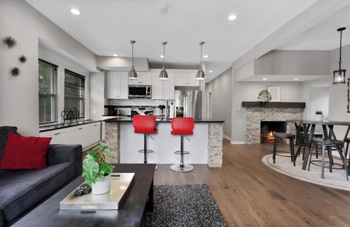 Kansas City Condo | Bright & Roomy 2BR | 1st Floor Retreat | #65
