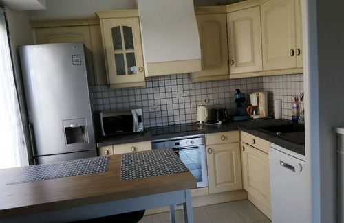 Roscoff Apartment | Bright, sea-view apartment with direct beach access