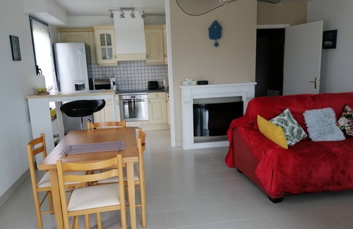 Roscoff Apartment | Bright, sea-view apartment with direct beach access