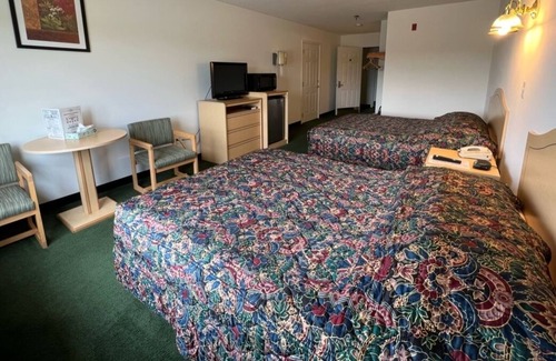 Red Bud Apartment | Bright Single King Suite in the Heart of Red Bud!