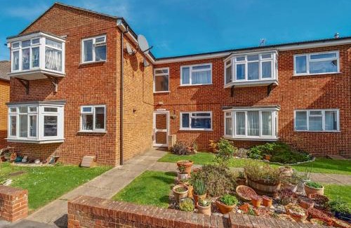 Guildford Apartment | Bright spacious 1Bed wparking Pass the Keys
