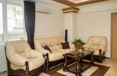 Odesos Apartment | Bright & Spacious 2-Bedroom Flat in Central Varna by Flat Mаnаger