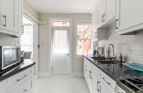 Humewood-Cedarvale Apartment | Bright & Spacious 2BR Apartment near Casa Loma