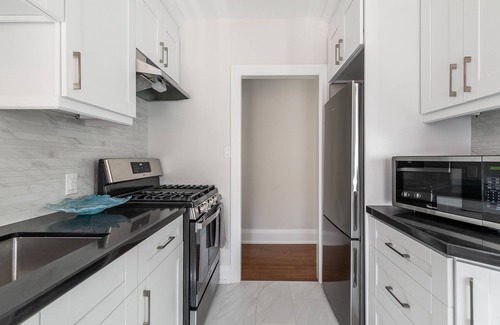 Humewood-Cedarvale Apartment | Bright & Spacious 2BR Apartment near Casa Loma