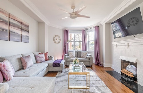 Humewood-Cedarvale Apartment | Bright & Spacious 2BR Apartment near Casa Loma